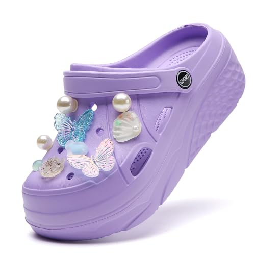 Damen Plattform Clogs Hausschuhe Leicht Pantoletten Atmungsaktiv Strand Sandalen rutschfest Gartenschuhe Abnehmbar Wunderschön Charms lila41 Damen Plattform Clogs Hausschuhe Leicht Pantoletten Atmungsaktiv Strand Sandalen rutschfest Gartenschuhe Abnehmbar Wunderschön Charms lila41 von YUKTOPA