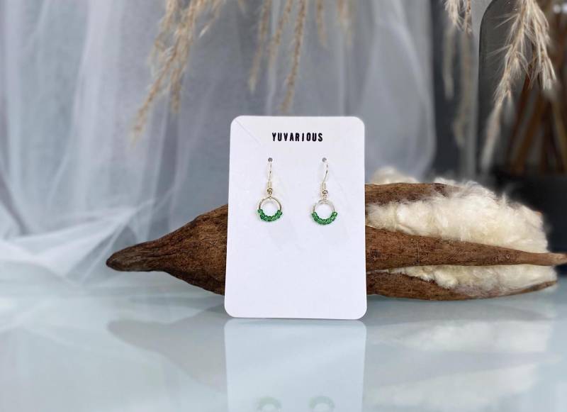 Grüne Perlen-Ohrringe, Rund, Silberfarben, Hypoallergenes Material, Selbstgemachte Ohrhänger, Geschenk Für Sie, Ohrschmuck, Grüne Perlen Grüne Perlen-Ohrringe, Rund, Silberfarben, Hypoallergenes Material, Selbstgemachte Ohrhänger, Geschenk Für Sie, Ohrschmuck, Grüne Perlen von YUVARIOUS