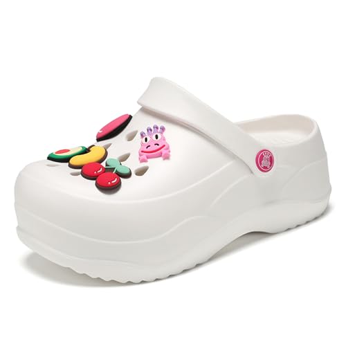 YUWOZIZ Damen Plateau Clogs,2.7 Inch Hoch Plattform Clogs Klassisch Weich Leicht Pantoletten Slip On Slides Schuhe rutschfest Gartenschuhe Abnehmbar Wunderschön Charms Weiß 37EU von YUWOZIZ