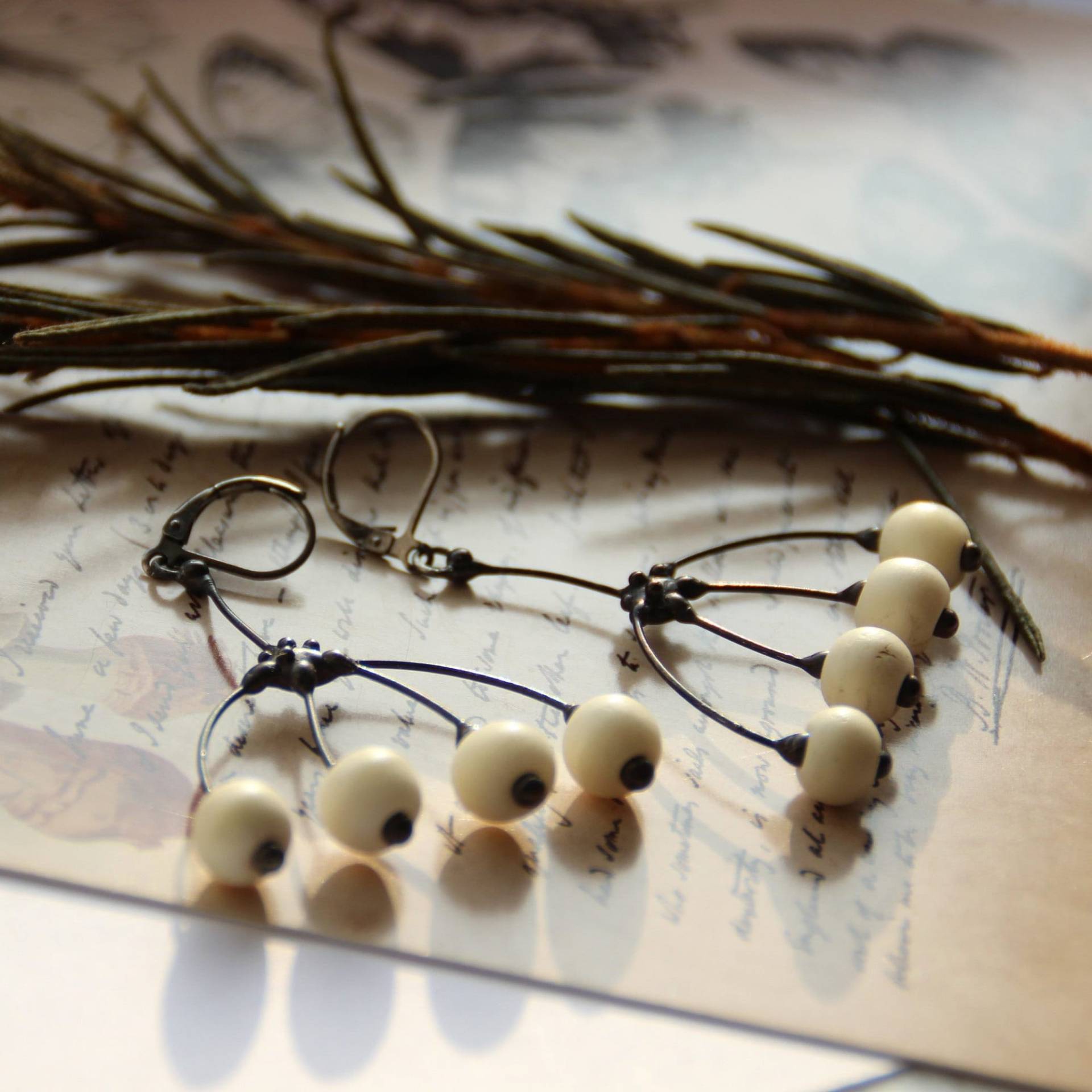 Handgemachte Boho Kupfer Und Knochen Ohrringe Mit Pflanzen Wald-Inspirierten Details - Geschenk Für Sie Handgemachte Boho Kupfer Und Knochen Ohrringe Mit Pflanzen Wald-Inspirierten Details - Geschenk Für Sie von Yadovito