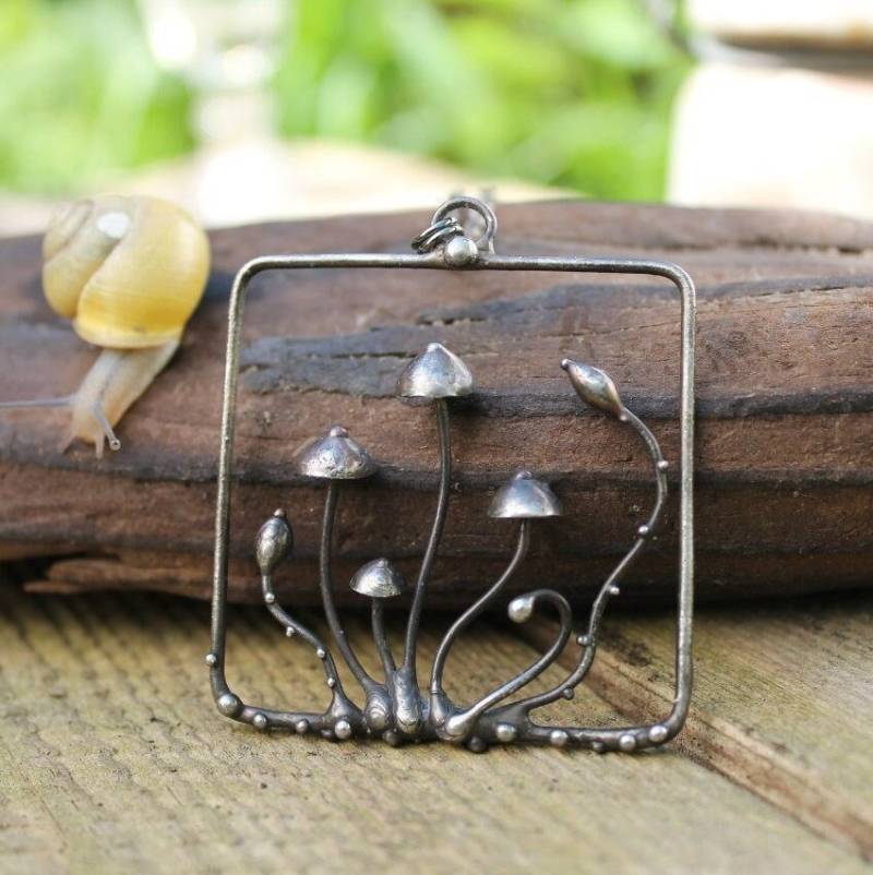 Psilocybe Pilz Halskette Handgemachter Kupfer & Stahl Anhänger Psilocybe Pilz Halskette Handgemachter Kupfer & Stahl Anhänger von Yadovito