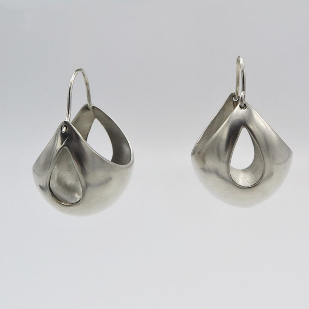 Schwerkraft-Ohrringe Schwerkraft-Ohrringe von YaelMagnesJewelry