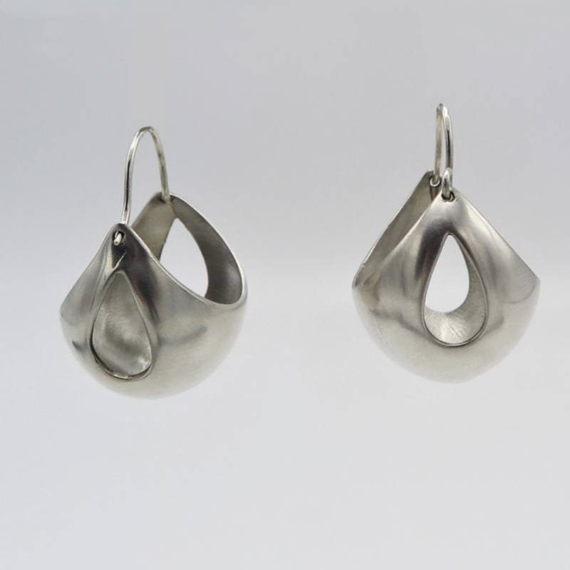 Schwerkraft-Ohrringe Schwerkraft-Ohrringe von YaelMagnesJewelry