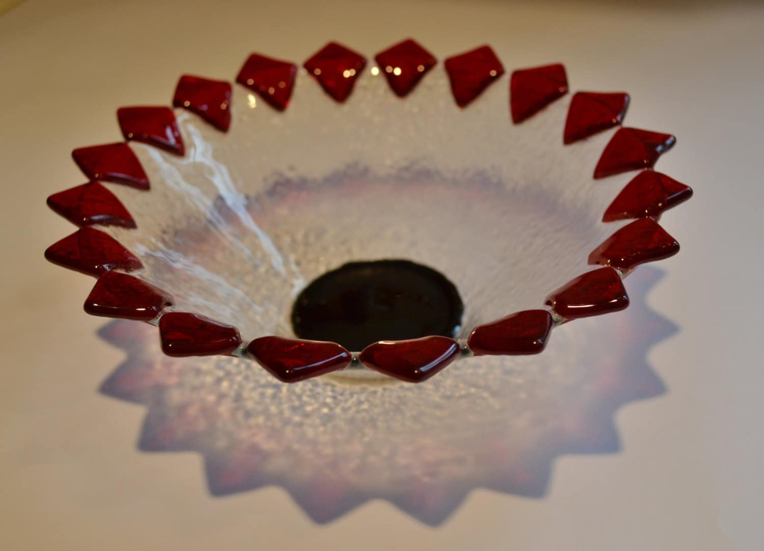 Rot/Schwarze Blumenschale Von Yafitglass von YafitGlass