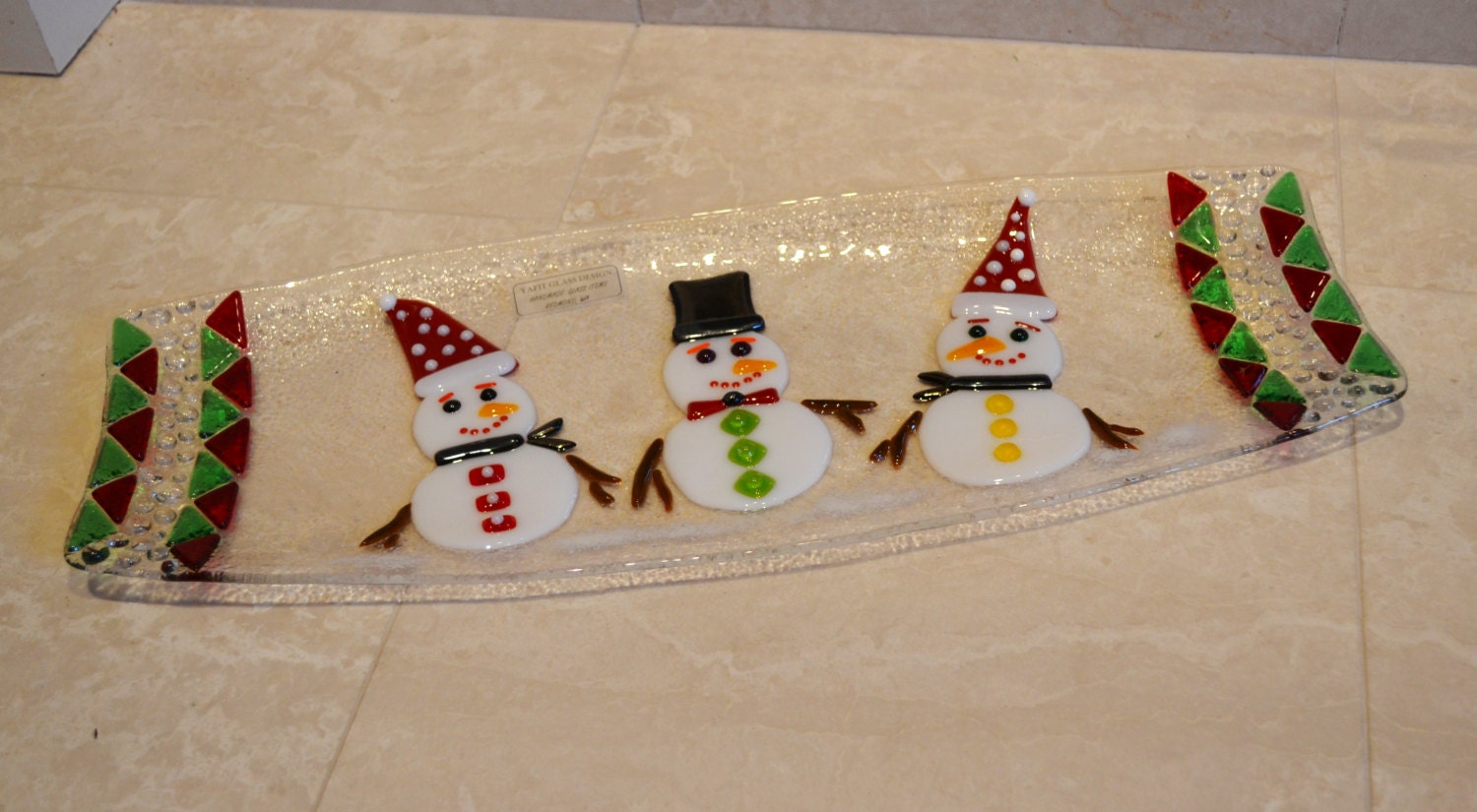 Schneemänner Treffen Weihnachtsplatte Von Yafitglass von YafitGlass