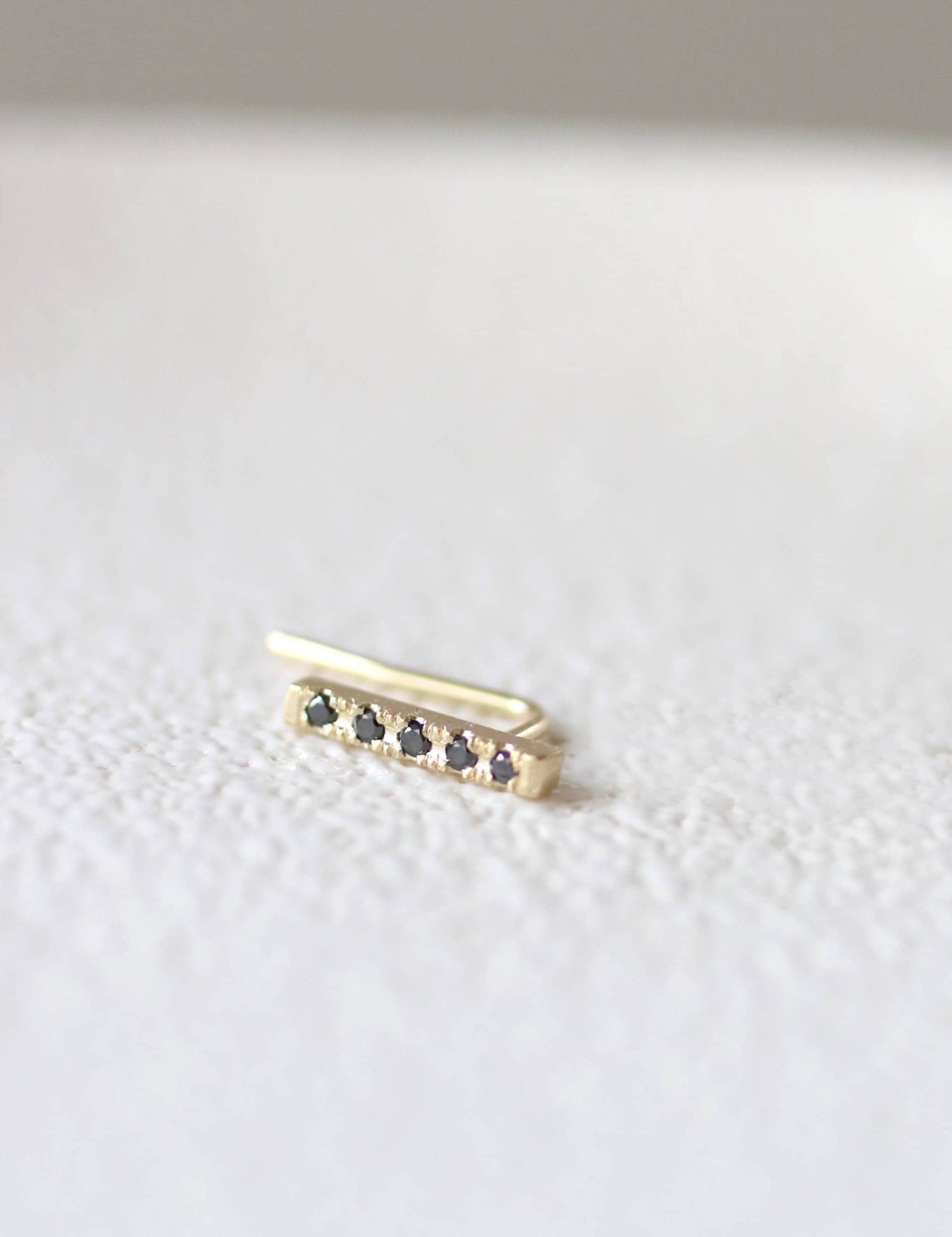 Diamant-Ohr-Kletterer, Singal-Ohr-Kletterer, Diamant-Bar-Ohrringe, Mini-Ohr-Manschette, 14K Gold Ohr Kletterer, Schwarze Diamant Pflaster von YajewelryShop