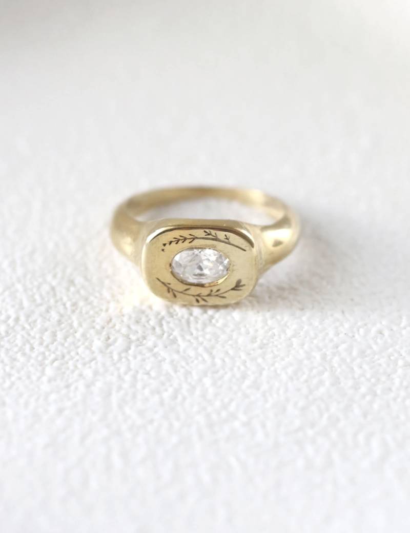 Floraler Siegelring in Gold Mit Diamant, Solider Goldener Verlobungsring, Solitärring, Für Sie von YajewelryShop