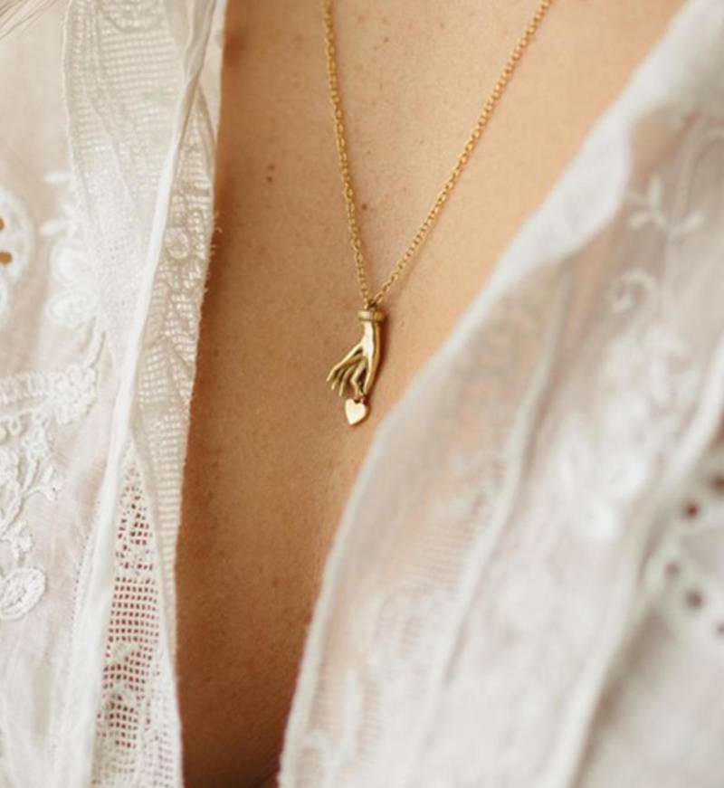 Handkette Aus 14K Gold, Handanhänger, Herzkette, Solidem Herz in Der Hand, Die Das Hält von YajewelryShop