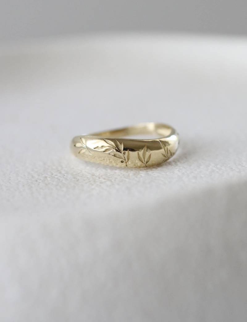 Olivenzweigring, 14K Solider Goldring Mit Blumengravur von YajewelryShop