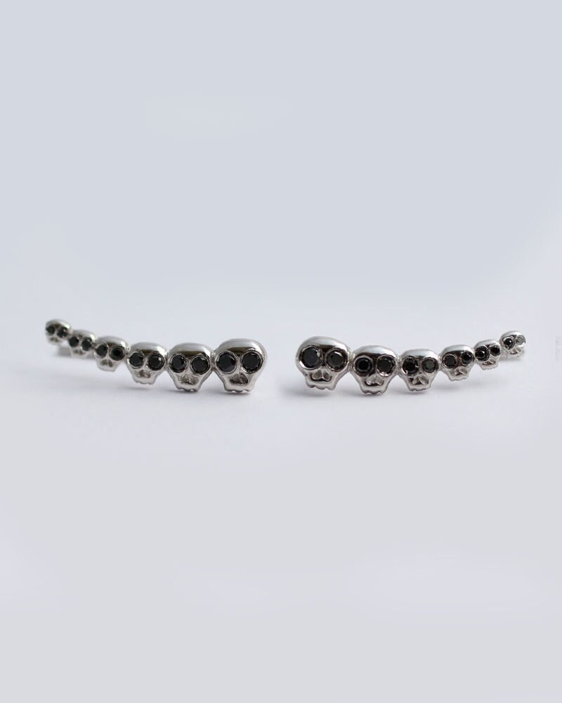 Schwarzer Diamant Ohr Kletterer, Paar Feine Schädel Schmuck, Schwarze Ohrringe, 14K Weißgold Manschette, Gothic Schmuck von YajewelryShop