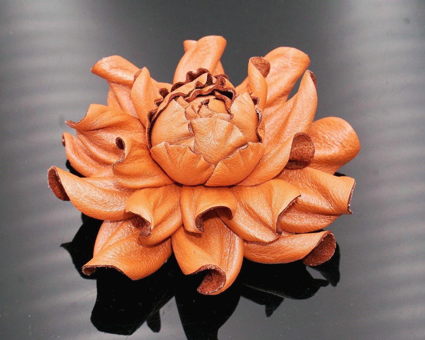 Handgefertigte Blumen Brosche Aus Leder Kürbis Orange Rose Taschenanhänger von YakLialia