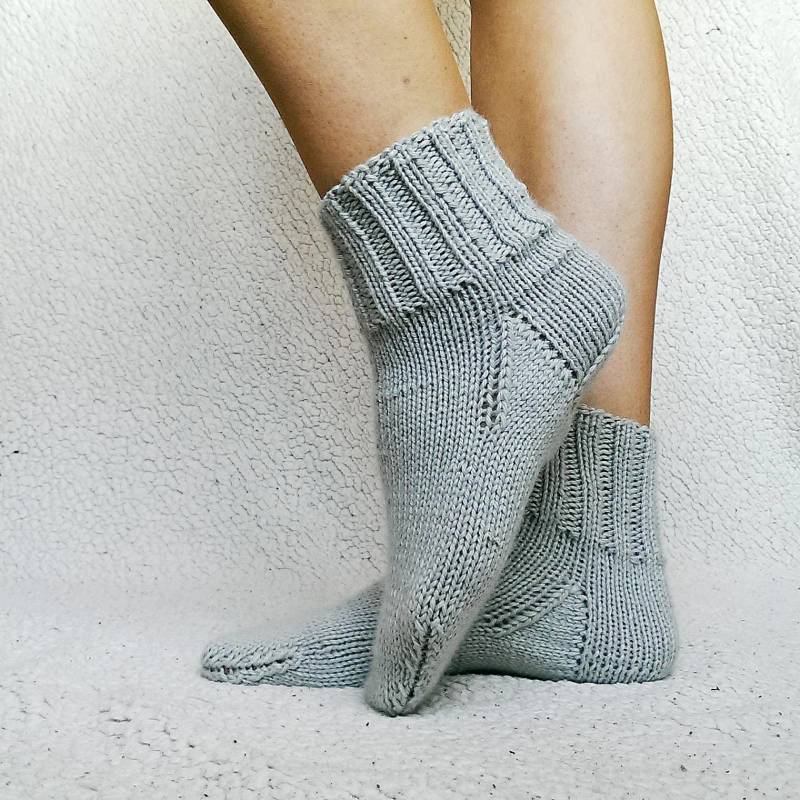 Graue Socken Aus Wolle Damen Hygge Hausschuhe von YamarsanaKnitwear