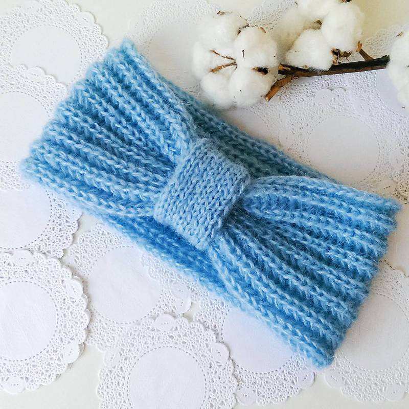 Hellblaues Mohair Strick Stirnband Damen Winter Ohrenwärmer von YamarsanaKnitwear