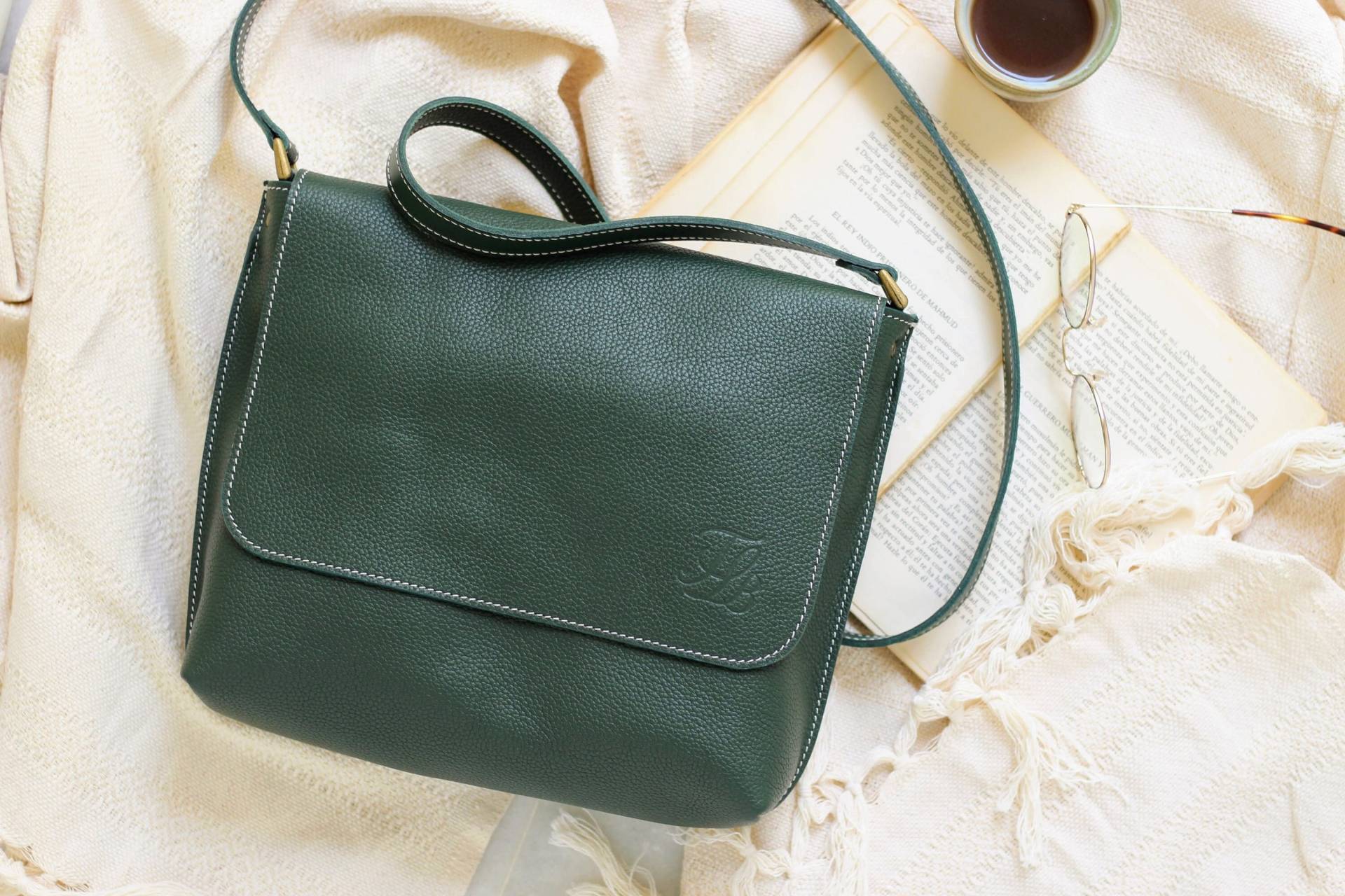 Funktionelle Umhängetasche Aus Weichem Leder, Ledertasche Mit Reißverschluss, Leichte, Bequeme Ledergeldbörse, Bereit, Jeden Tag Zu Tragen von Yamilaleathergoods