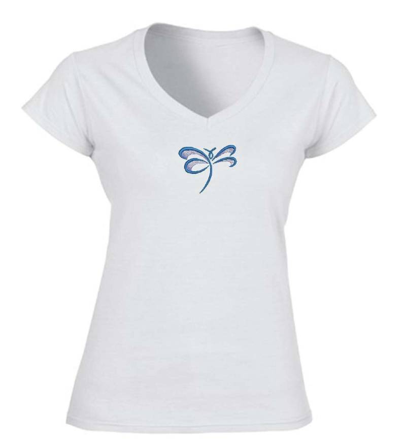 Damen Weißes T-Shirt Mit V-Ausschnitt Und Wunderschöne Libelle Stickerei von YanEmbro