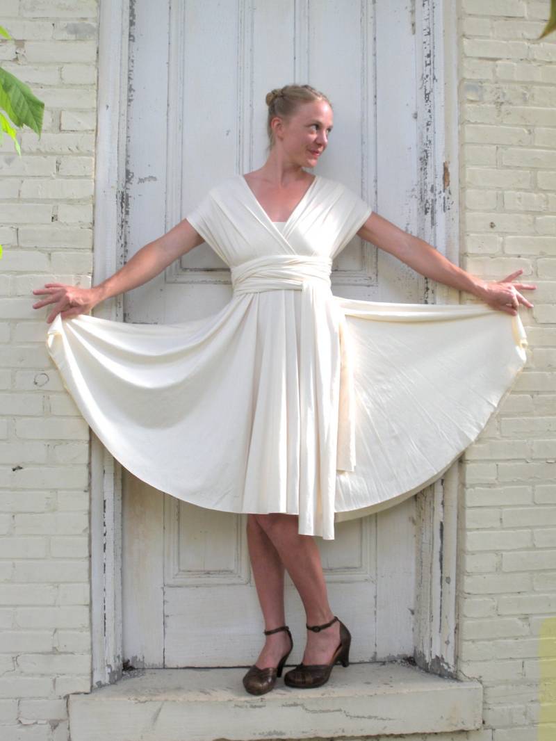 Infinity Kleid Aus Bio-Baumwoll-Jersey, Wandelbares Wickelkleid von YanaDee