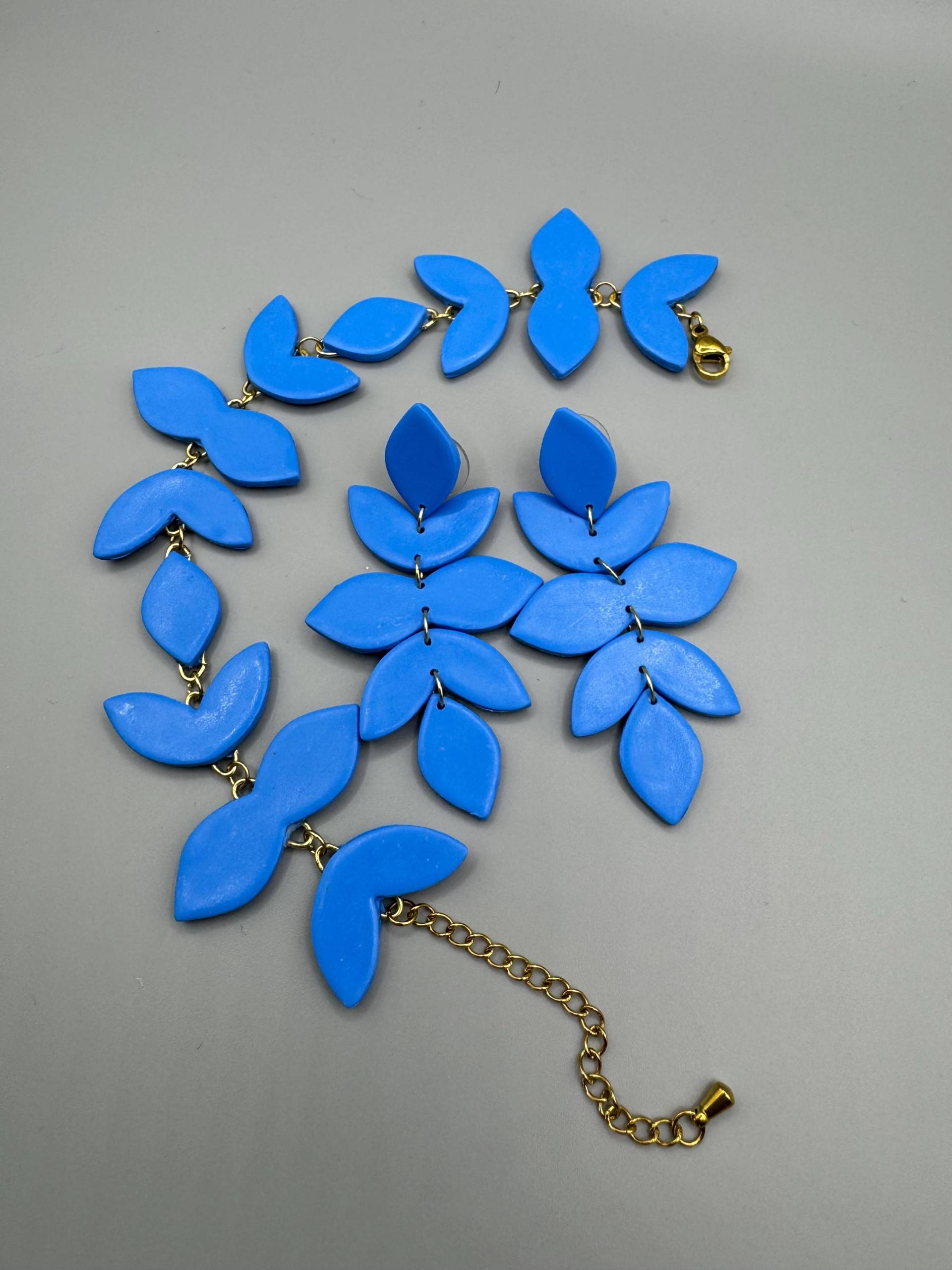 Lange Statement Ohrringe in Blau Lange Statement Ohrringe in Blau von YanaMillerHandmade