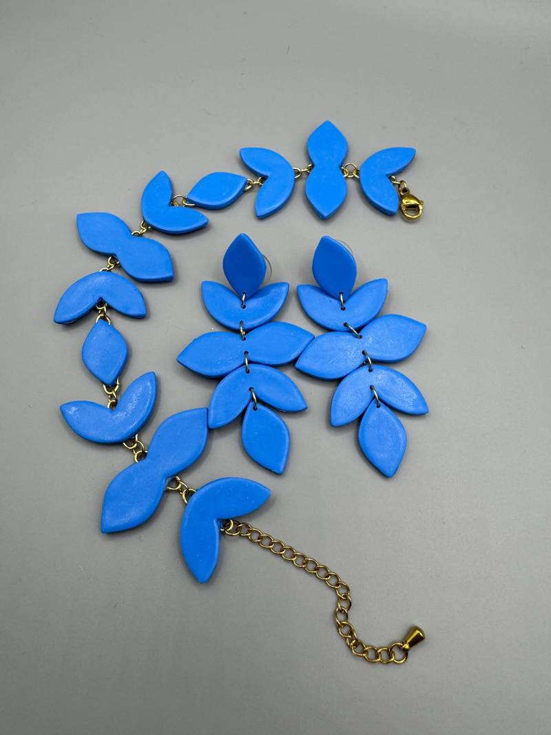 Lange Statement Ohrringe in Blau Lange Statement Ohrringe in Blau von YanaMillerHandmade