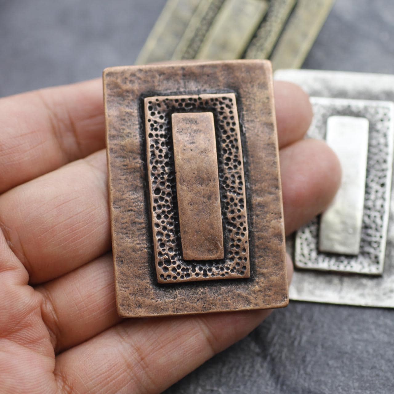 Antikes Kupfer Gepunkteter Anhänger, Rechteckanhänger, Boho-Anhängerhandwerk, Diy-Anhängermaterial, Schmuckherstellung, Schmuckzubehör Lot P2048 Ac Antikes Kupfer Gepunkteter Anhänger, Rechteckanhänger, Boho-Anhängerhandwerk, Diy-Anhängermaterial, Schmuckherstellung, Schmuckzubehör Lot P2048 Ac von YanardagJewelryShop
