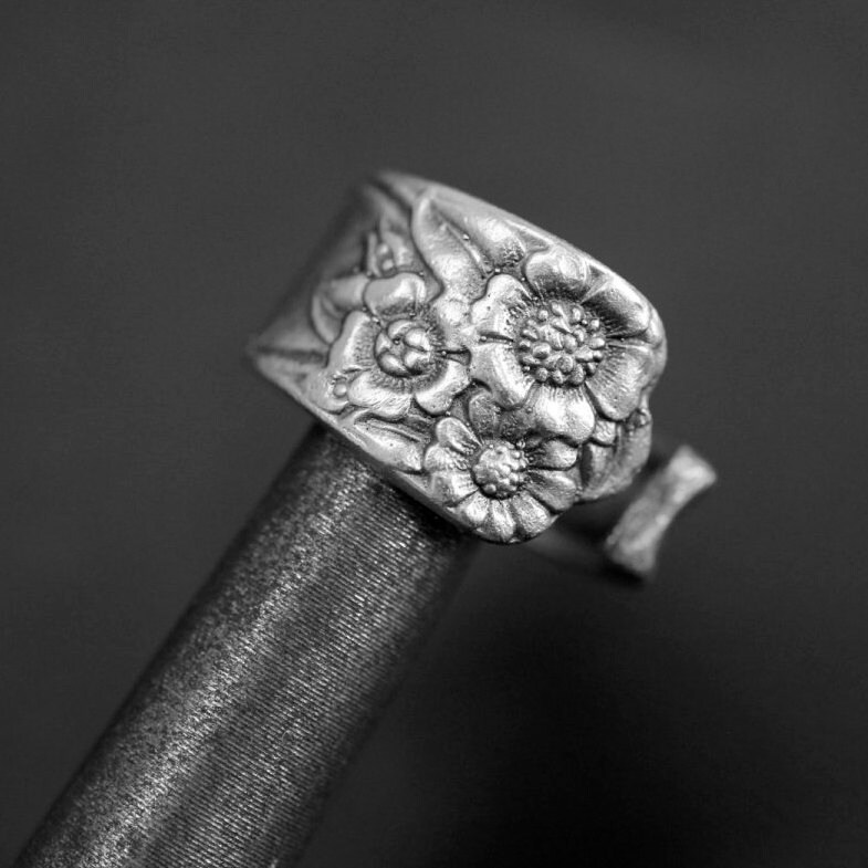 Blumen Löffel Ring, Gewickelt Silber Boho Verstellbarer Frühling Muttertagsgeschenke, R12 von YanardagJewelryShop