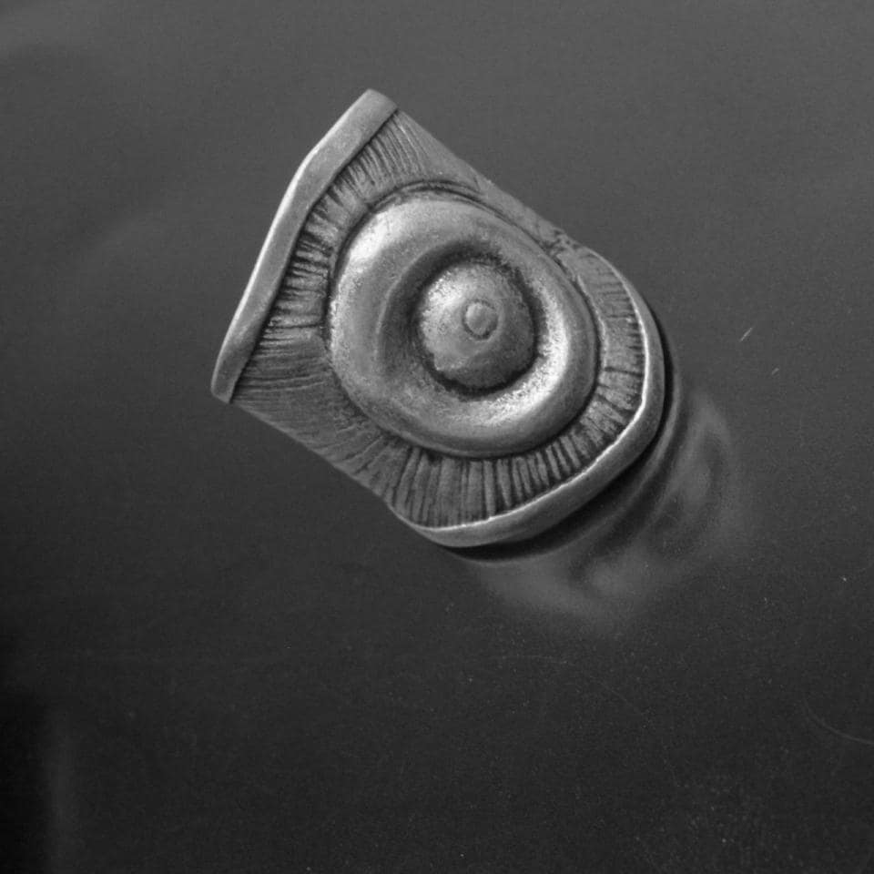 Boho Ring, Silber Breiter Verstellbarer Gothic Brutalist Daumenring, Chunky Unisex Metallring R303As von YanardagJewelryShop