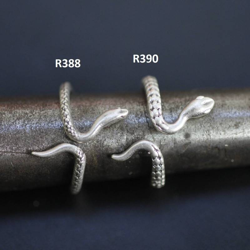 Silber Schlangen Ring, Kleine Schlange Frauen Minimal Boho Hippie Punk Geschenk Für Sie, R388 von YanardagJewelryShop