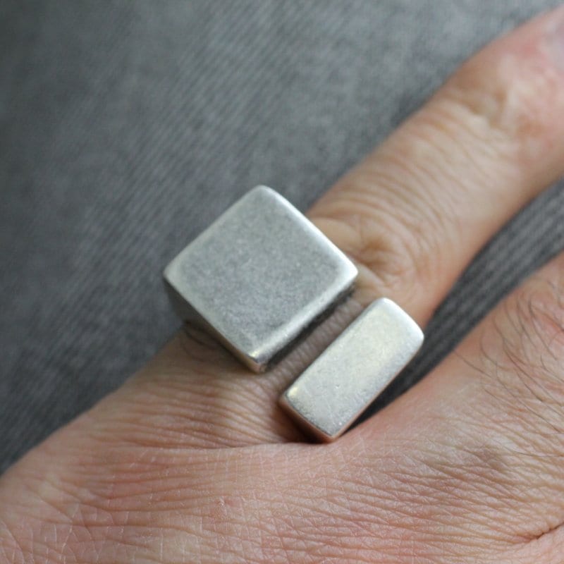 Versilberter Modernist Ring, Abstrakter Brutalist Verstellbarer Chunky Ring Für Männer, Frauen, Weihnachten, R231 von YanardagJewelryShop