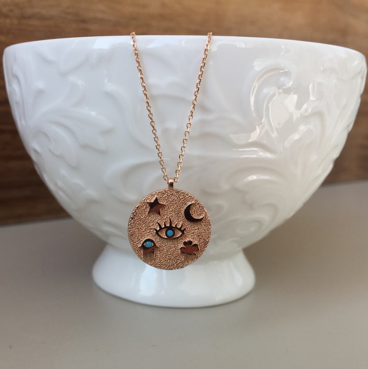 14K Gold Münze Anhänger Halskette, Rose Glück Charm Zierliche Türkis Perlen Halskette von YaparJewelry