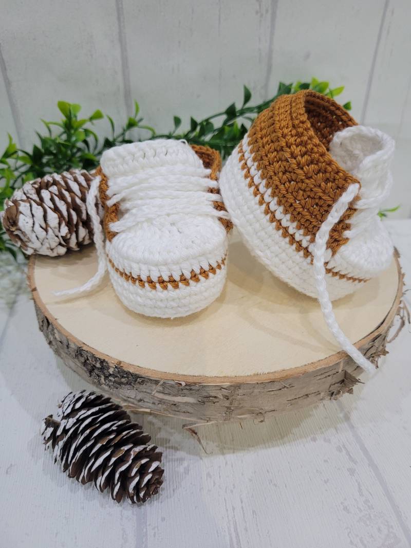 Gehäkelte Babyturnschuhe, Chucks, Baby Sneaker, Babyschuhe, Newborn, Geschenke Für Babys, Gehäkeltes von Yarenchucks