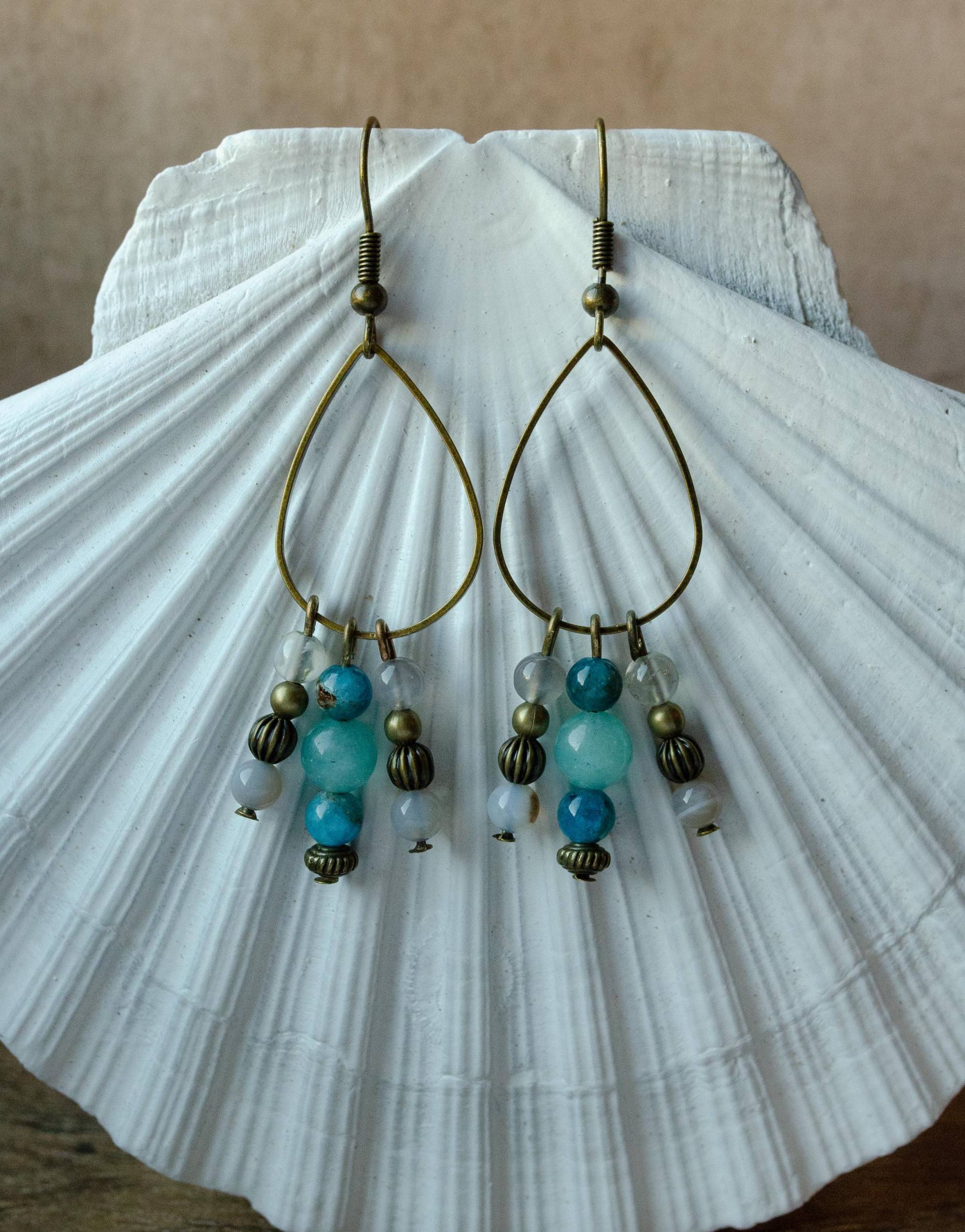 Bronzefarbene Boho Ohrringe in Tropfenform Mit Verschiedenen Perlen | Hängend Bronzefarbene Boho Ohrringe in Tropfenform Mit Verschiedenen Perlen | Hängend von YarikenDesign