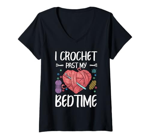 Damen Lustiges Häkeln Ich häkle nach meiner Schlafenszeit T-Shirt mit V-Ausschnitt von Yarn Crafting Gift Co