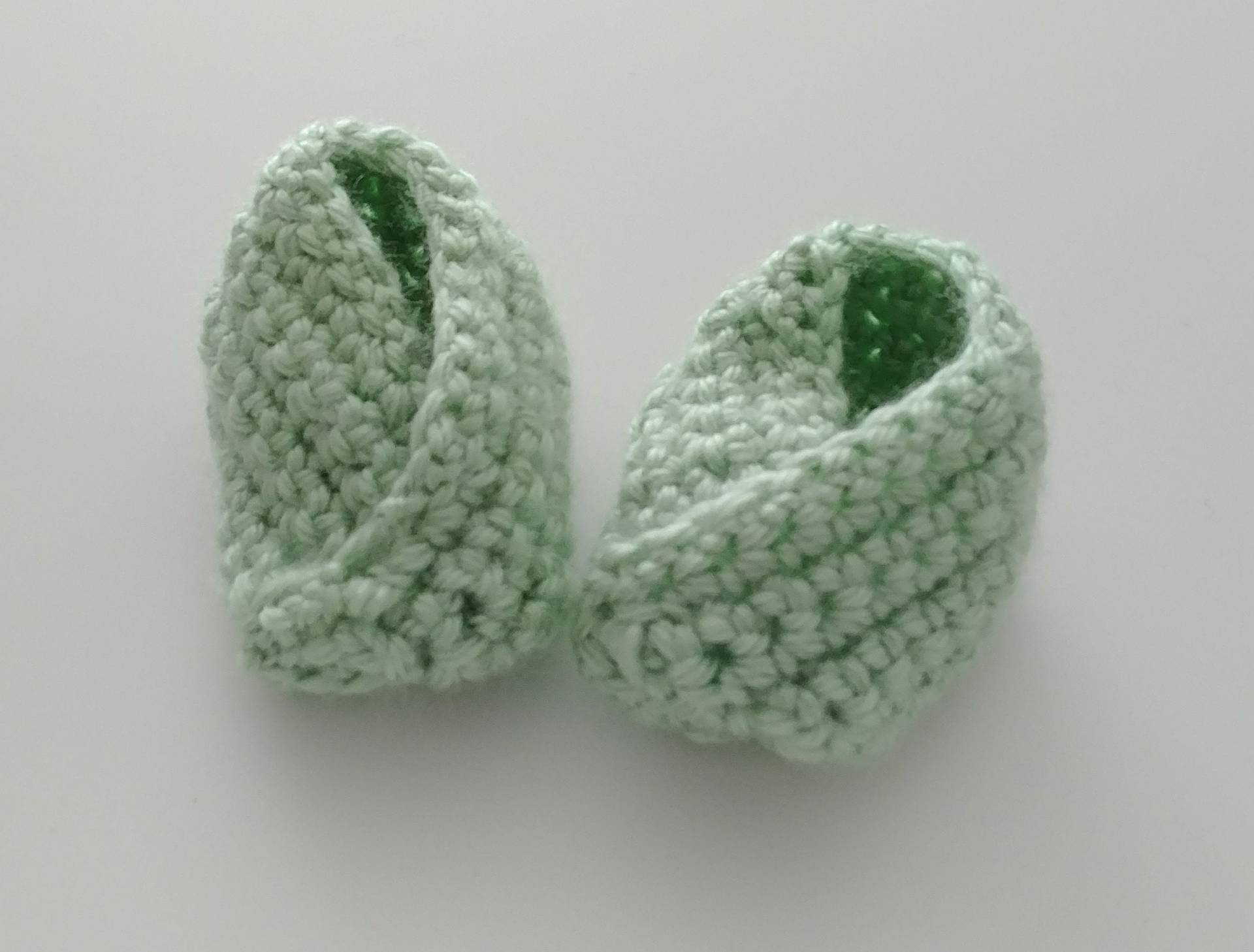 Gehäkelte Grüne Babyboots, Crossover-Booties, Babyschuhe, Baby-Duschegeschenk, Frühchen, Neugeborene, Säuglinge, 0-3 Monate, 3-6 Monate Gehäkelte Grüne Babyboots, Crossover-Booties, Babyschuhe, Baby-Duschegeschenk, Frühchen, Neugeborene, Säuglinge, 0-3 Monate, 3-6 Monate von YarnAroundIt