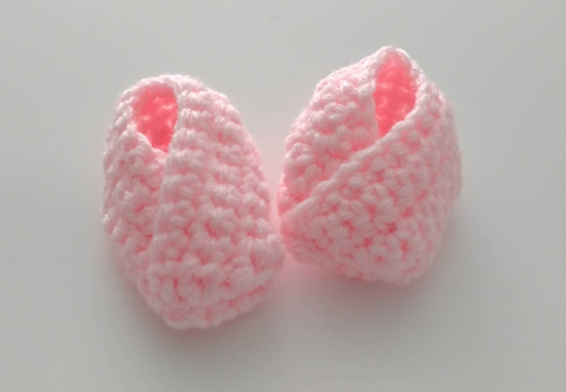 Gehäkelte Rosa Babyschühchen, Babyschuhe, Baby-Duschegeschenk, Frühchen, Neugeborene, Säuglinge, 0-3 Monate, 3-6 Mädchen Gehäkelte Rosa Babyschühchen, Babyschuhe, Baby-Duschegeschenk, Frühchen, Neugeborene, Säuglinge, 0-3 Monate, 3-6 Mädchen von YarnAroundIt