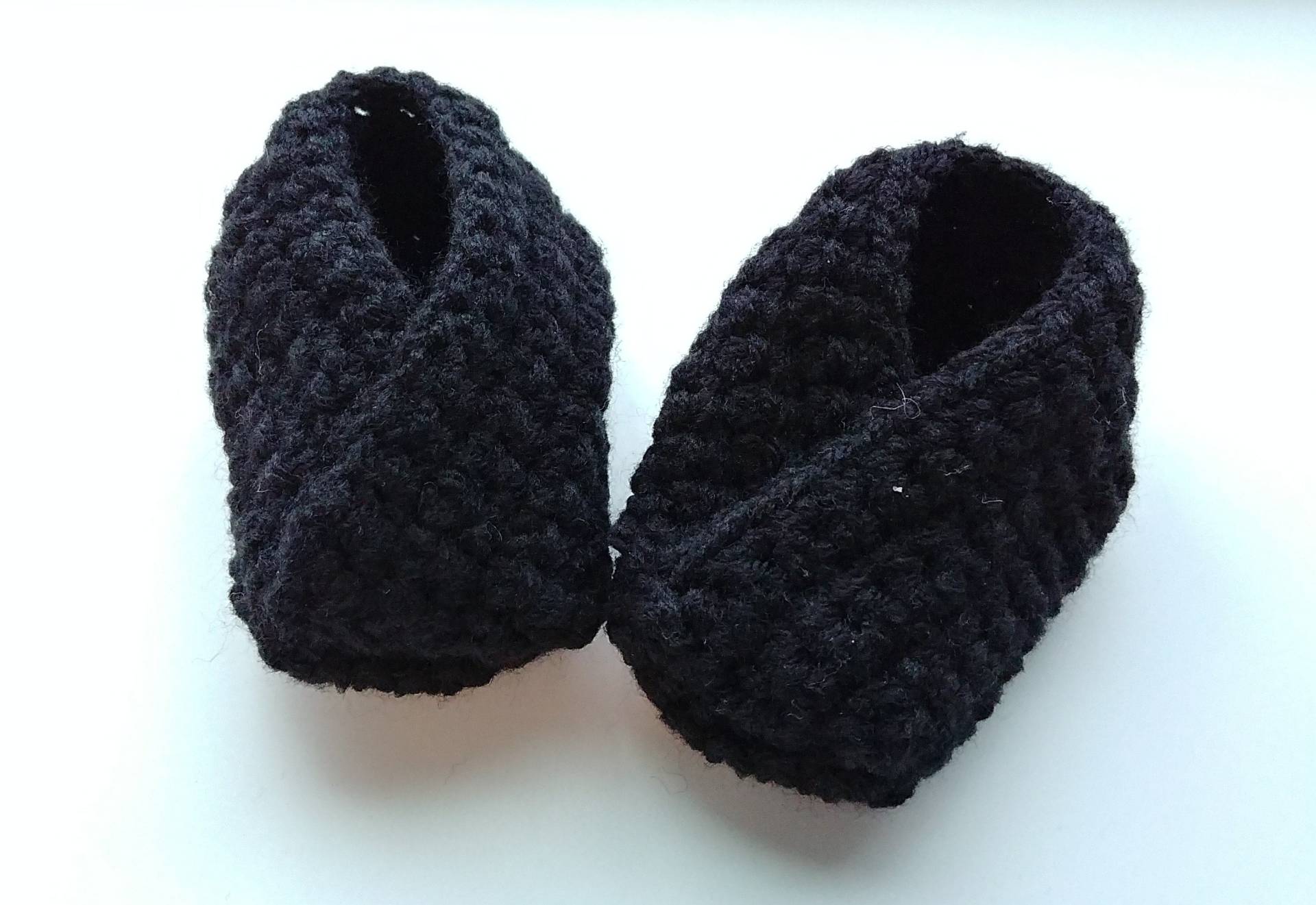Gehäkelte Schwarze Babyboots, Crossover-Booties, lbd, Babyschuhe, Baby-Duschegeschenk, Frühchen, Neugeborene, Säuglinge, 0-3 Monate, 3-6 Monate Gehäkelte Schwarze Babyboots, Crossover-Booties, lbd, Babyschuhe, Baby-Duschegeschenk, Frühchen, Neugeborene, Säuglinge, 0-3 Monate, 3-6 Monate von YarnAroundIt