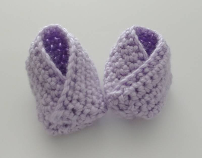 Lila Baby Booties Gehäkelt, Crossover Booties, Babyschuhe, Baby-Dusche-Geschenk, Frühchen, Neugeborene, Säuglinge, 0-3 Monate, 3-6 Mädchen Lila Baby Booties Gehäkelt, Crossover Booties, Babyschuhe, Baby-Dusche-Geschenk, Frühchen, Neugeborene, Säuglinge, 0-3 Monate, 3-6 Mädchen von YarnAroundIt