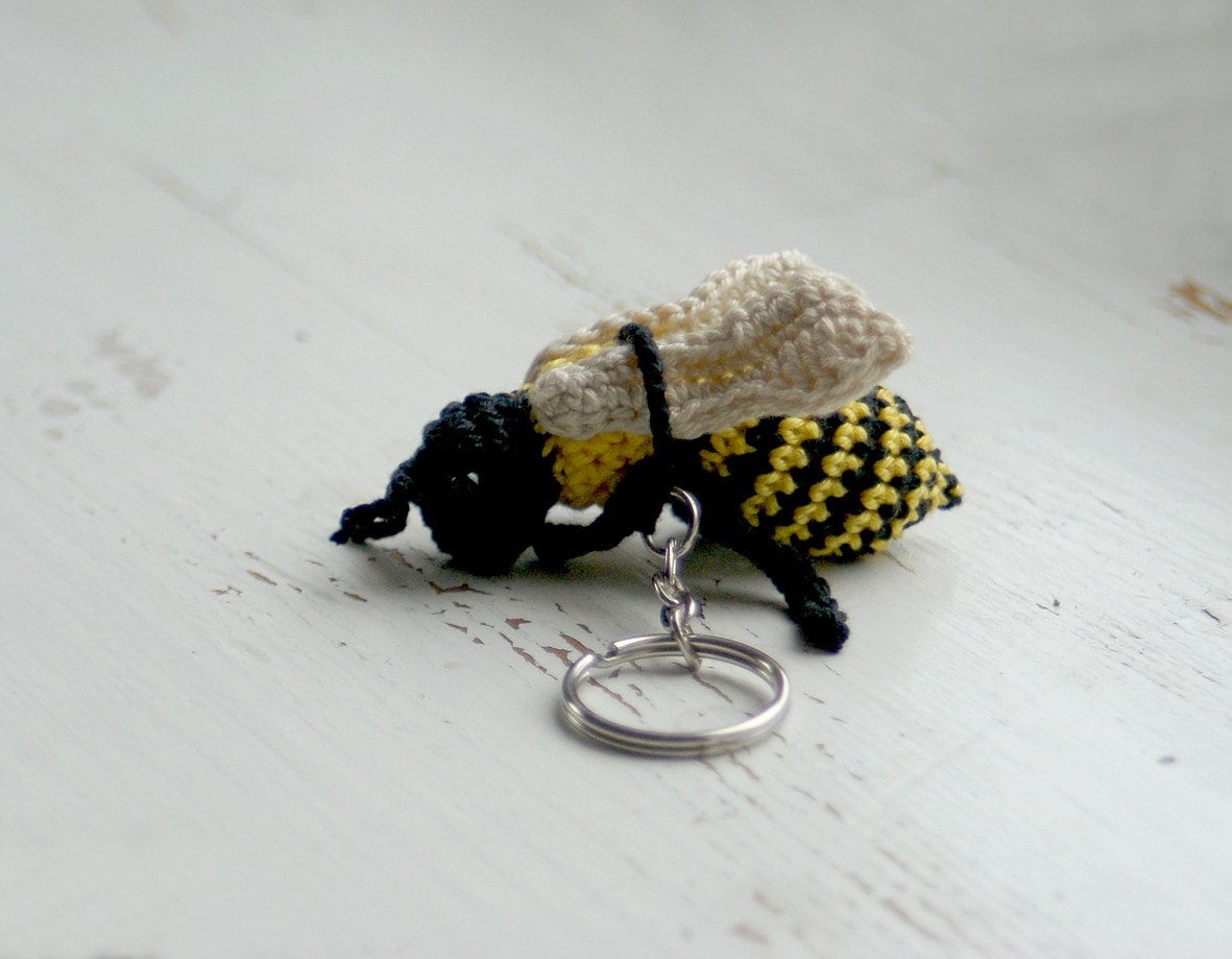 Schlüsselanhänger Bienen - Häkel-Bienen-Schlüsselring Bienen-Deko Schlüsselanhänger Bienen - Häkel-Bienen-Schlüsselring Bienen-Deko von YarnBallStories