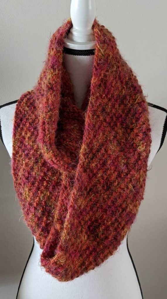 Neu Handgefertigter Beeren Engel Haar Moos Muster Infinity Schal - 16, 5 "x 67" Neu Handgefertigter Beeren Engel Haar Moos Muster Infinity Schal - 16, 5 "x 67" von YarnItAnyWay