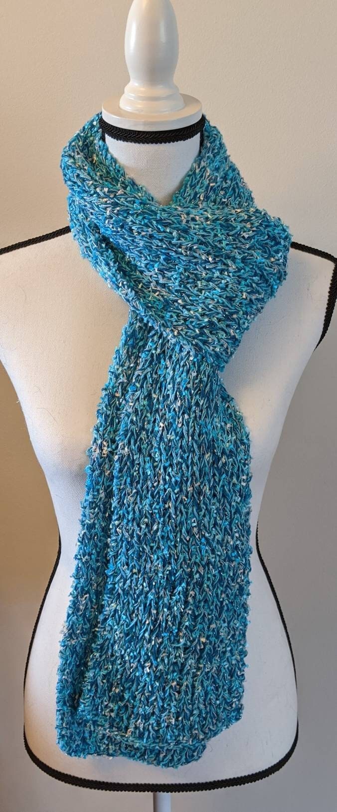Neuer Handgefertigter, Schicker Strickschal - 15 cm X 21 Neuer Handgefertigter, Schicker Strickschal - 15 cm X 21 von YarnItAnyWay