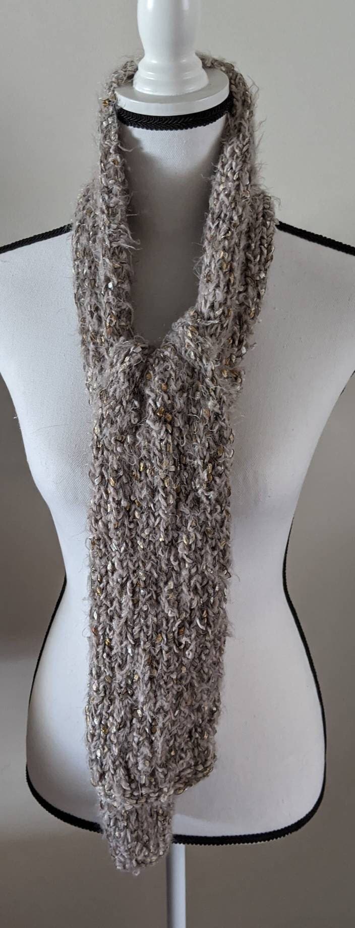 Neuer Handgemachter Strickschal Aus Pecan Dream Und Champagne Trellis Garnen - 19 cm X 160 Neuer Handgemachter Strickschal Aus Pecan Dream Und Champagne Trellis Garnen - 19 cm X 160 von YarnItAnyWay