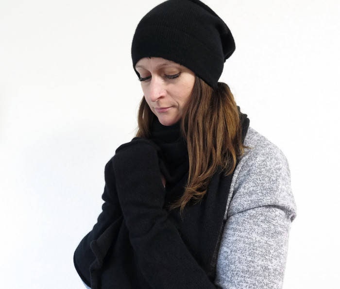 Schwarz Kaschmir Merino Wolle Mütze, Beanie Für Frauen Und Männer, Gestrickte Winter Slouchy Unisex Stulpe von YarnMagicLt