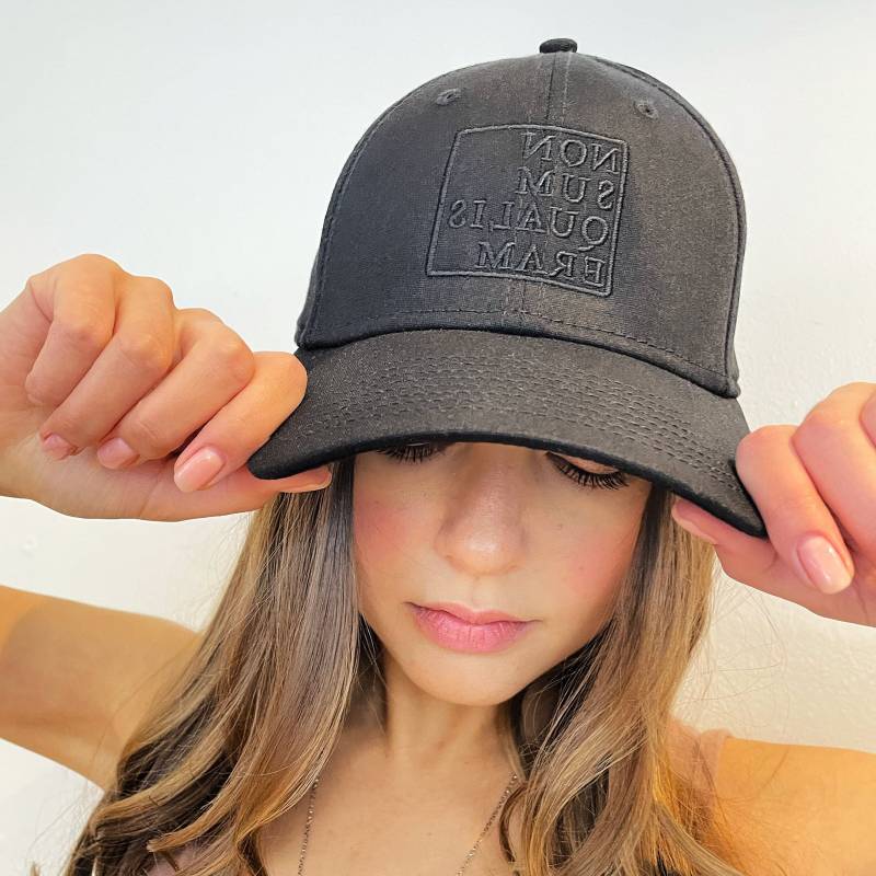 Non Sum Qualis Eram Spiegelbild Hut, Haus Der Blätter von YarnPlusInk