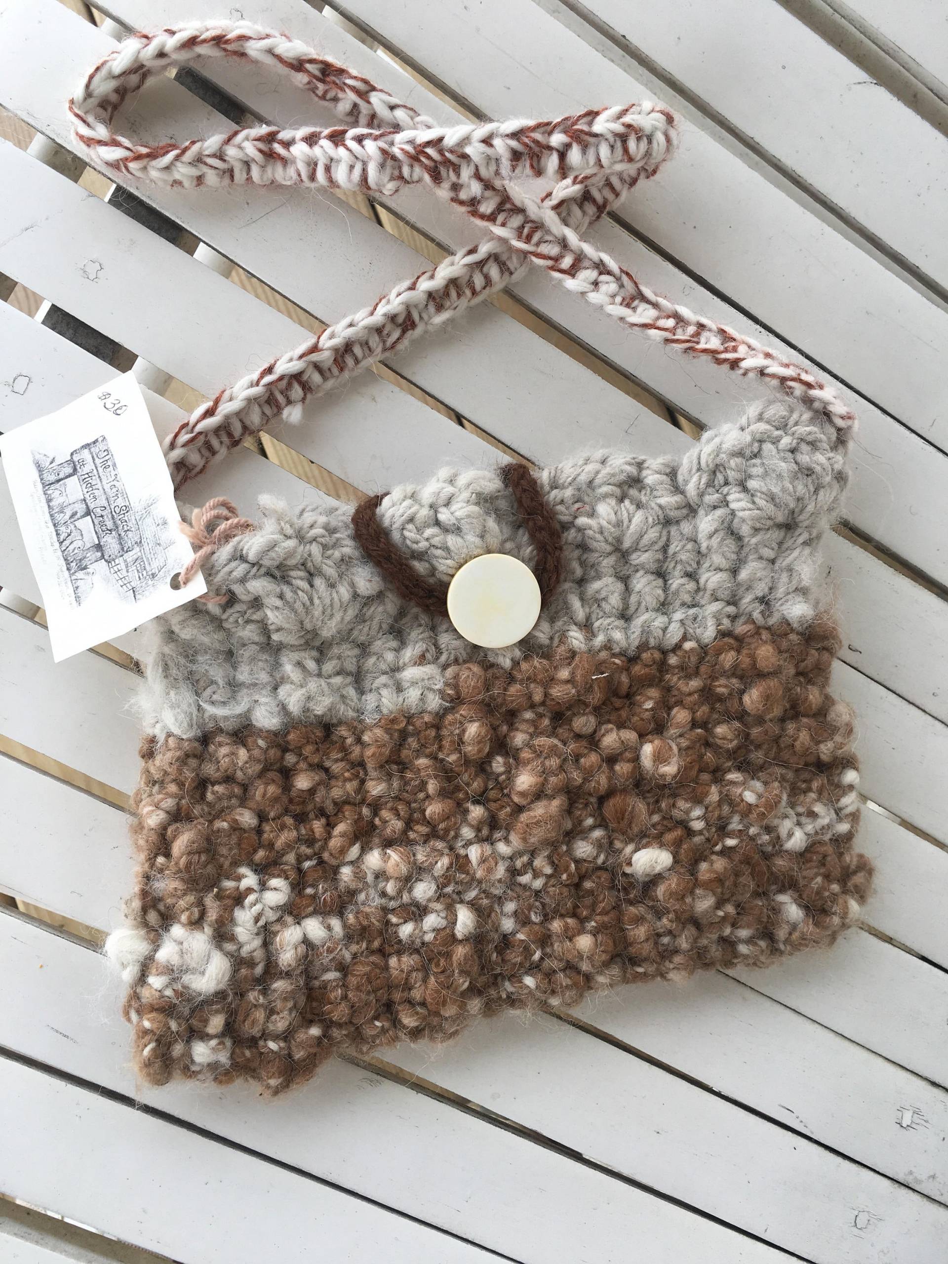 Gehäkelte Umhängetasche, Naturbraun Und Weiß Lama Garn, Mittelgroße Handtasche, Bester Freund Geschenk, Niedliches Geschenk Für Mama von YarnShackLlamasOhio