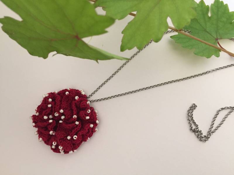 Hand Gehäkelte Statement Kette Bordeaux Boho Glamour von YarnUnique