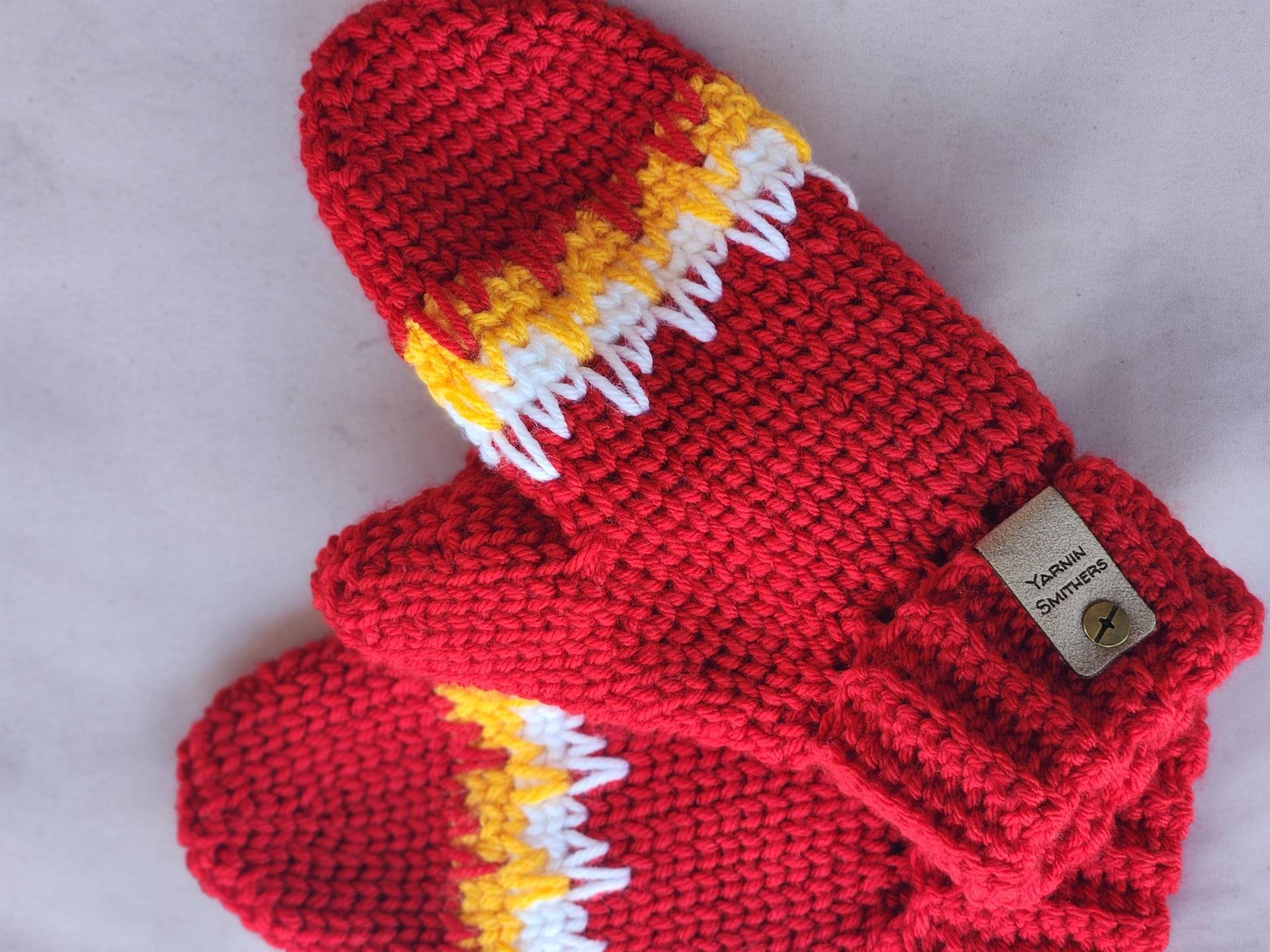 Dicke Gehäkelte Handschuhe in Rot, Weiß, Gold, Benutzerdefinierte Kansas City Farben Häuptlinge Rot Und Gelbe Dicke Gehäkelte Handschuhe in Rot, Weiß, Gold, Benutzerdefinierte Kansas City Farben Häuptlinge Rot Und Gelbe von YarninSmithers