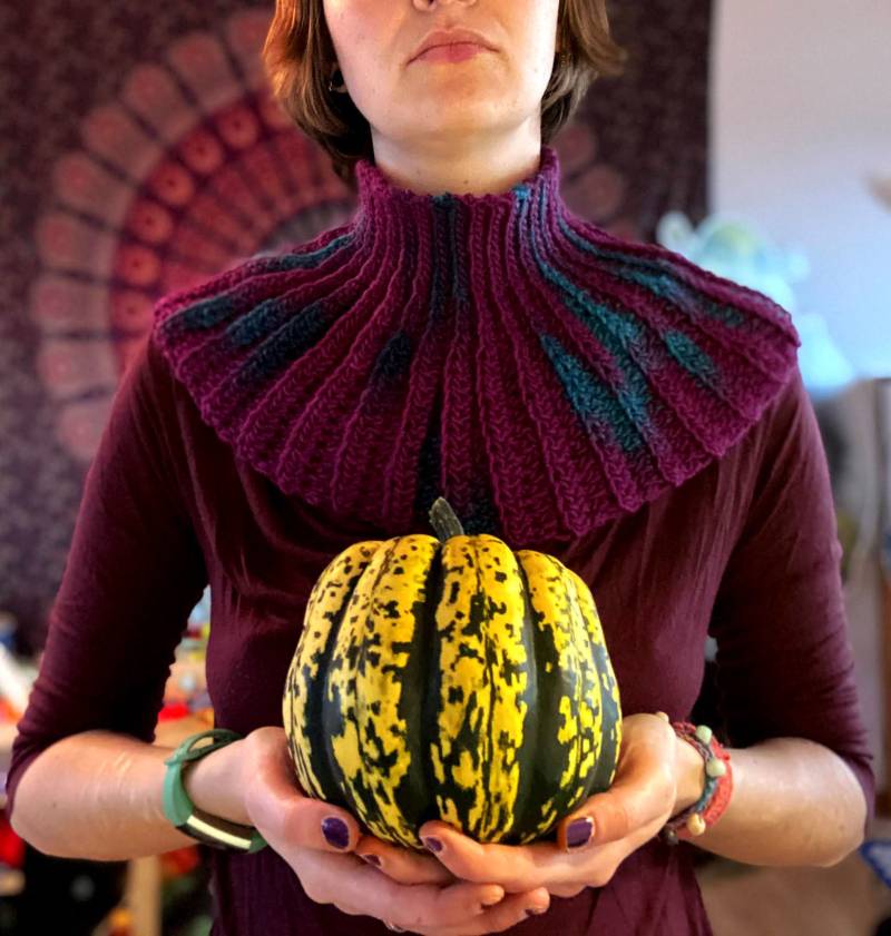 Wohlig Warmes Gehäkeltes Capelet Aus Schurwolle Wohlig Warmes Gehäkeltes Capelet Aus Schurwolle von YarninesCrafts