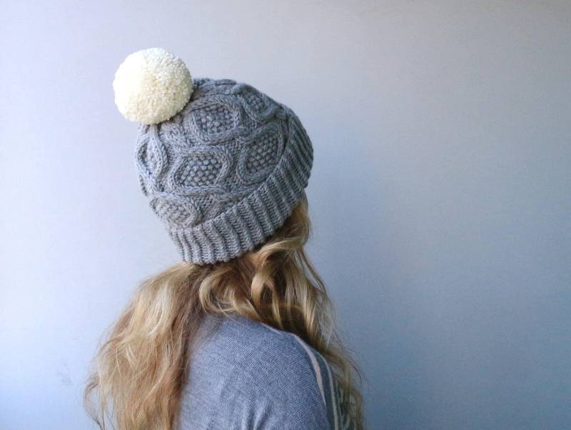 Sofort Lieferbar - Wolle & Acryl Hut/Big Garn Pom Pom/Grau Grau Esche Asphalt Neutral Kohle Silber "Rebecca" von YaroslavaHandmade