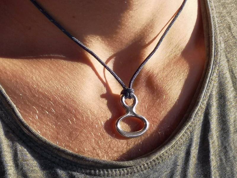 Ochta, Achter, Abseil-Achter, 725Er Silber, Kletterer, Damen, Herren, Inkl. 80cm Verstellbares Band | Leder/Polyamid Mit Schiebeverschluss Ochta, Achter, Abseil-Achter, 725Er Silber, Kletterer, Damen, Herren, Inkl. 80cm Verstellbares Band | Leder/Polyamid Mit Schiebeverschluss von Yarunique