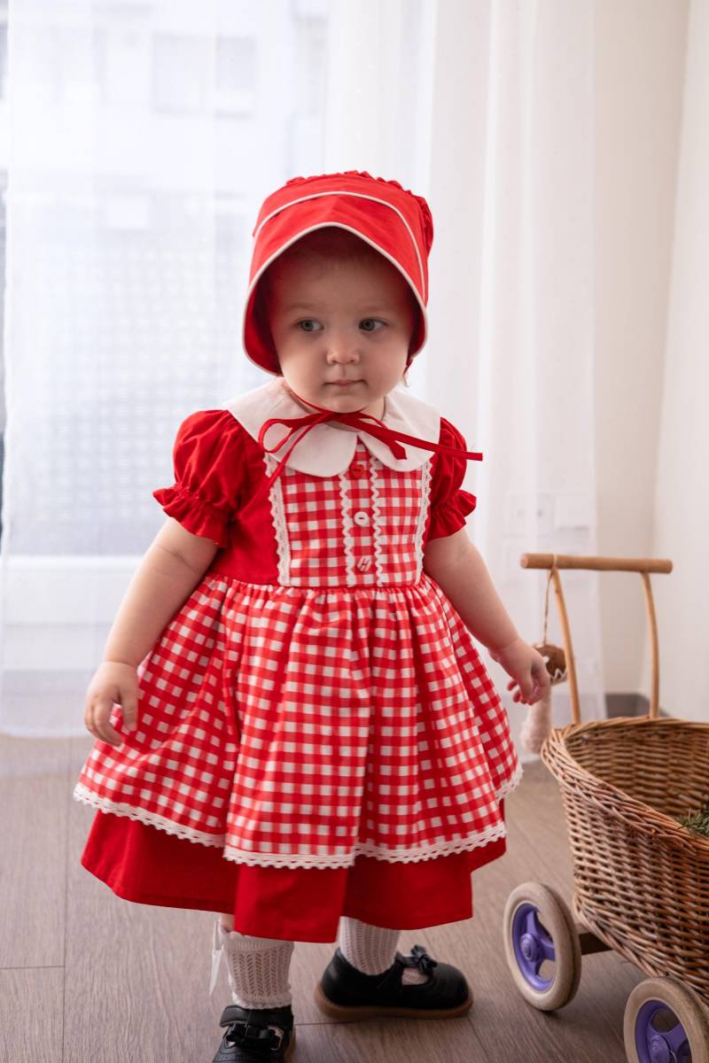 Märchenkleid Mit Umhang - Handgemachtes Rotkäppchenkostüm Für Mädchen von YasMiniBloom