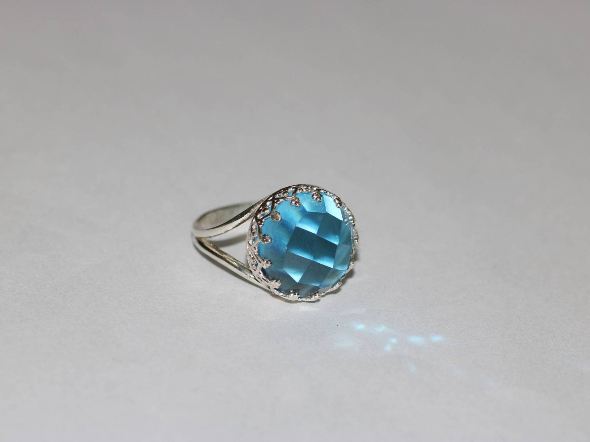 Blautopas Ring, Schöne Runde Form Mit Blauen Topas Facettiert Ring Blautopas Ring, Schöne Runde Form Mit Blauen Topas Facettiert Ring von YashGemsAndJewels