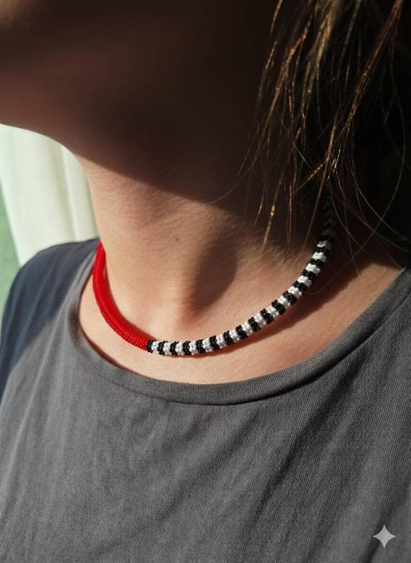 Handgemachte Rot Schwarz Weiße Perlen Halskette Glas Seed Bead Schmuck, Nanny Geschenk, Geschenke-Für-Frauen-Weihnachten von YasminJewelryGifts